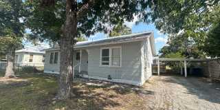 1/1 Duplex Walking Distance to Downtown New Braunfels / Fridge Included / No Carpet / NBISD Gallery 1