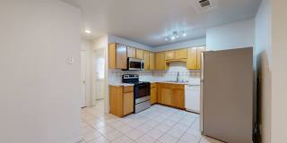 $875 + 2 WEEKS FREE RENT +  STAINLESS STEEL APPLIANCES!!!! Gallery 8