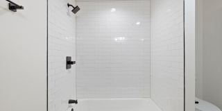 Fully Updated 2-Bed with Modern Finishes Gallery 23