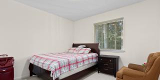 Beautiful 3 bedroom townhome Gallery 9