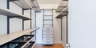 680 N GREEN Street Gallery 15