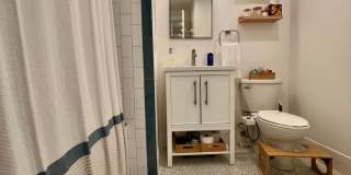 Gorgeous 2-Bed/2-Bath Condo in the Heart of Old City! Available August 1st! Gallery 39