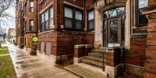 Commons - 5046 S Champlain Gallery 17