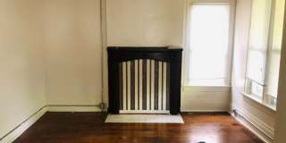 Large House w/ off-street parking & 3 BATHROOMS! Gallery 7