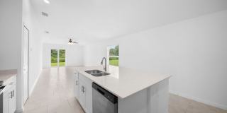 Modern 3 bedroom 2 bathroom single family home in Lehigh Acres Gallery 11