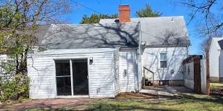 Adorable 3 Bedroom Bungalow Across from Mercy Hospital $1395!!! Gallery 3