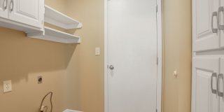 Fully Renovated 2 Bedroom and 2.5 Bath Townhome Located Indian Creek Park Estates Neighborhood! Gallery 11