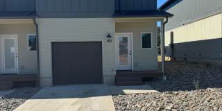 Modern 3 bedroom townhouse Gallery 1