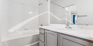 Spacious Home with Fenced Yard and Washer/Dryer Spacious Home with Fenced Yard and Washer/Dryer Gallery 11