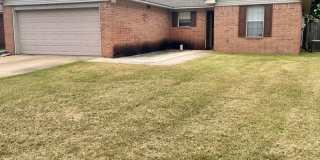 Home with Fenced in Back Yard Gallery 1