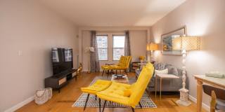 Charming 2 Bedroom Condo Gallery 9