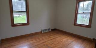 Multi Family Home 3 Bedroom and 1 Bath For Rent Gallery 9