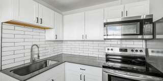 4 weeks of free rent! - Studio Near Grand Canyon University with washer/dryer! Gallery 3