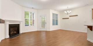 3be / 2.5ba Townhouse with Screened Porch and Community Pool in North Durham Gallery 9