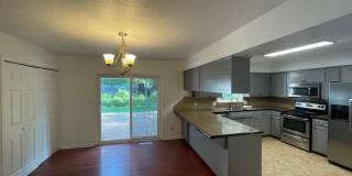 Beautiful 4 bed home Gallery 6