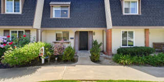 Charming 2-Bedroom Townhouse for Rent in Huntington Beach! Gallery 1