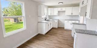 Newly Rehabbed 4BR Home in Hamilton Schools w/ Full Basement Gallery 3