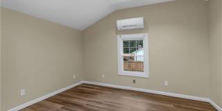 424 Byron Avenue E Gallery 6