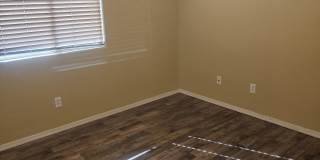 44304 W VINEYARD Street Gallery 19