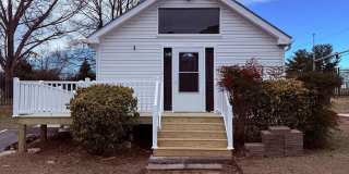 3390 URBANA unit: Cottage Gallery 1