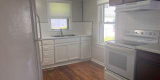 2 bedroom home in Historic Downtown Walking District of Morehead City with fenced in yard Gallery 1