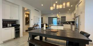 Five Bedroom/Four Bathroom Luxury House in Koreatown Gallery 4