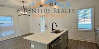3 Bedroom House with Privacy Fence Gallery 33