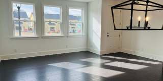 LIKE NEW IN PARK VUE! Townhome located across from Westside Park in Atlanta! MUST SEE! Gallery 8