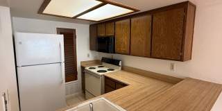 Bright 2 Bedroom Condo with Fireplace, Washer/Dryer, and 1/2 a mile to USD Gallery 9