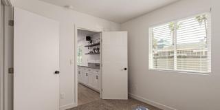 1821 W Hadley Street Gallery 11