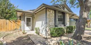 Charming 3/2/2 with Private Fenced Backyard! Gallery 5