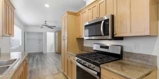 OPEN HOUSE SATURDAY 4/11 - 12PM TO 2PM Sunny and Bright 3 Bedroom End Unit in Yorktown Villas Neighborhood Gallery 14