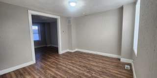 Charming 2 Bedroom Home with Backyard & In-Unit Washer/Dryer Gallery 4