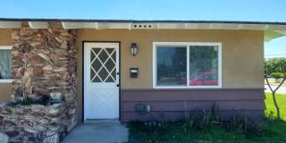 Stylish 2-Bedroom Duplex: Modern Upgrades & Prime Location Gallery 1