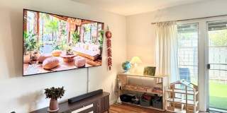 PARTIALLY FURNISHED 3br/2.5ba/2pkg Townhouse w/ENCL yard! Gallery 9