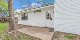College Station - 3 bedroom - 2 bath house with garage and fenced back yard. Gallery 18
