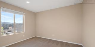 1 MO. FREE RENT! Gorgeous Corner-Lot Townhouse with Mountain Views Gallery 21
