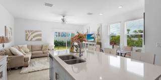 Beautifull Furnished Townhome - Nokomis - 2 Bedroom 2.5 bath plus office -1 Car Garage Gallery 10