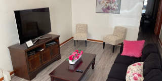 Cute 2 bedroom 1.5 bath townhome Gallery 5