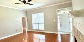 3BD/2BA House Off Perkins between Bluebonnet and Siegen. Gallery 7