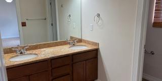 5 BEDROOM, 4 BATHROOM TOWNHOUSE WITH 2 CAR DETACHED GARAGE Gallery 12