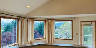 Stunning Custom Home with Beautiful Views Gallery 9