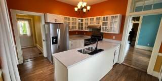 Premium location!  Downtown 3BR 2.5BA with 2 car garage Gallery 16