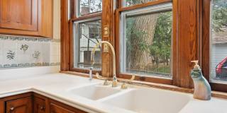 Private House on iuka ave Ravine – Central Campus – Newly Renovated - Flexible Pricing Gallery 20