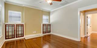 2/1 Condo Near UT and Darrell K Royal Field Gallery 7