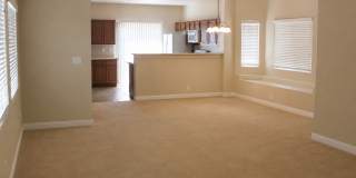 4 bedroom +Den! Gallery 4
