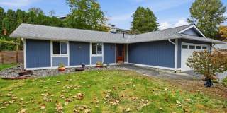 Charming 3BR/2BA Ranch Home with Huge Fenced Yard | East Hill, Kent Gallery 1