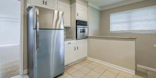 $2300 3 bed 2 bath bungalow Gallery 12