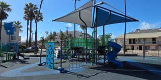 3-Bedroom, 2.5-Bath House Near Beach Gallery 1