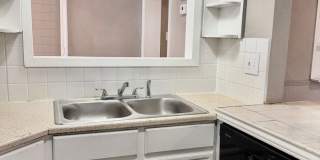 Adorable 3/2 with 2 Living Areas Close to Tech and Medical District! Gallery 10